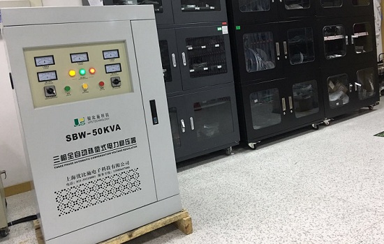 三相穩(wěn)壓器