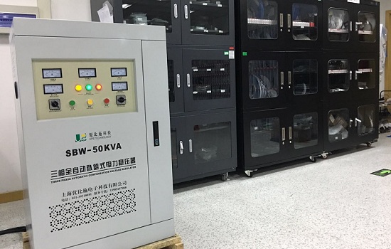 三相穩(wěn)壓器